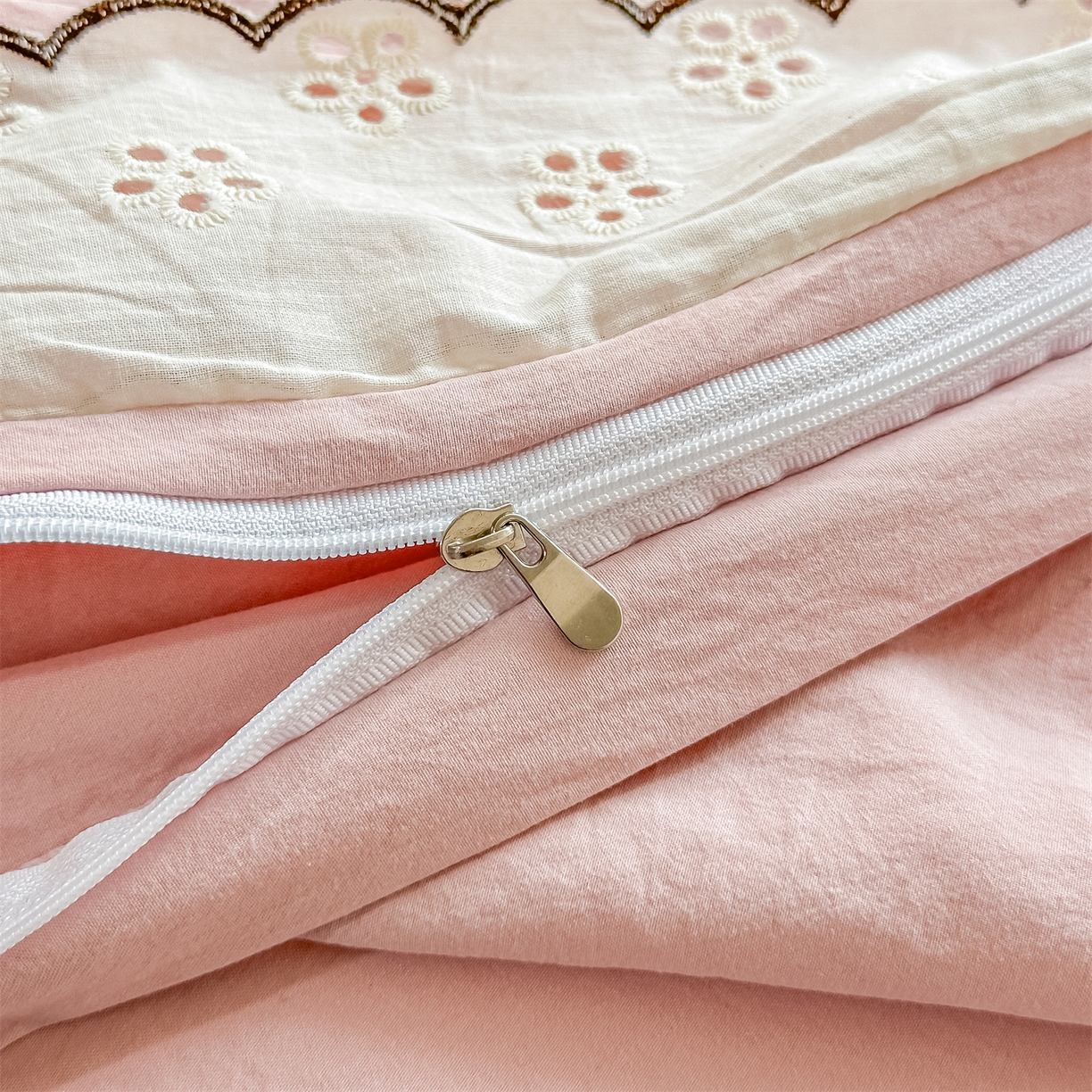 91家纺网 家纺一手货源 找家纺 梓之赫 2026新款A类云感纱花边四件套-欢乐时光 欢乐时光-少女粉