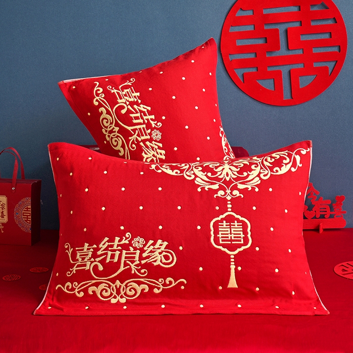 91家纺网 家纺一手货源 找家纺 朴尔家纺-毛巾被 2026新款全棉40股结婚大红多层纱布透气情侣婚庆枕巾 良缘佳偶