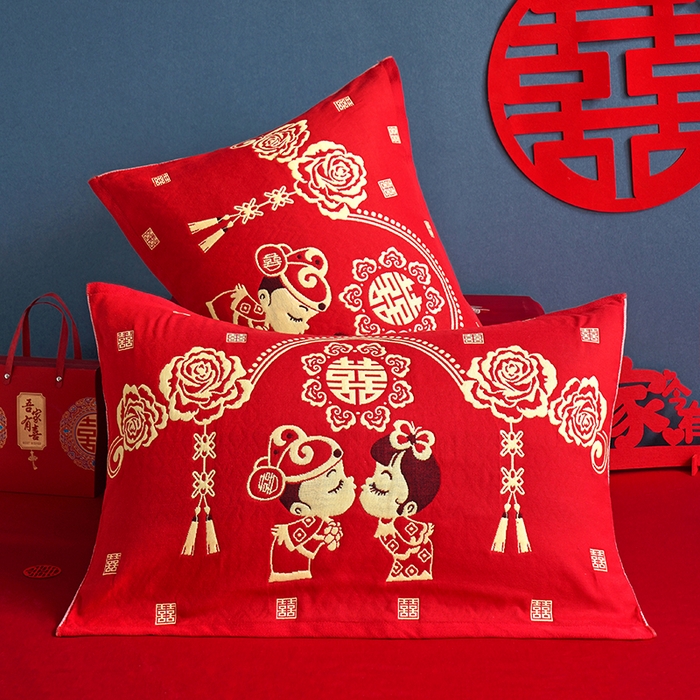 91家纺网 家纺一手货源 找家纺 朴尔家纺-毛巾被 2026新款全棉40股结婚大红多层纱布透气情侣婚庆枕巾 喜眉笑眼