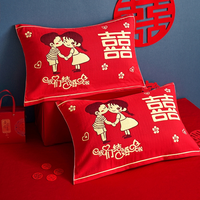 91家纺网 家纺一手货源 找家纺 朴尔家纺-毛巾被 2026新款全棉40股结婚大红多层纱布透气情侣婚庆枕巾 喜事连连