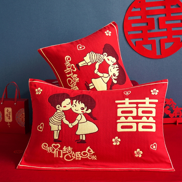 91家纺网 家纺一手货源 找家纺 朴尔家纺-毛巾被 2026新款全棉40股结婚大红多层纱布透气情侣婚庆枕巾 喜事连连