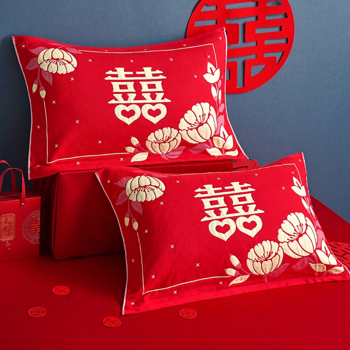 91家纺网 家纺一手货源 找家纺 朴尔家纺-毛巾被 2026新款全棉40股结婚大红多层纱布透气情侣婚庆枕巾 喜笑颜开