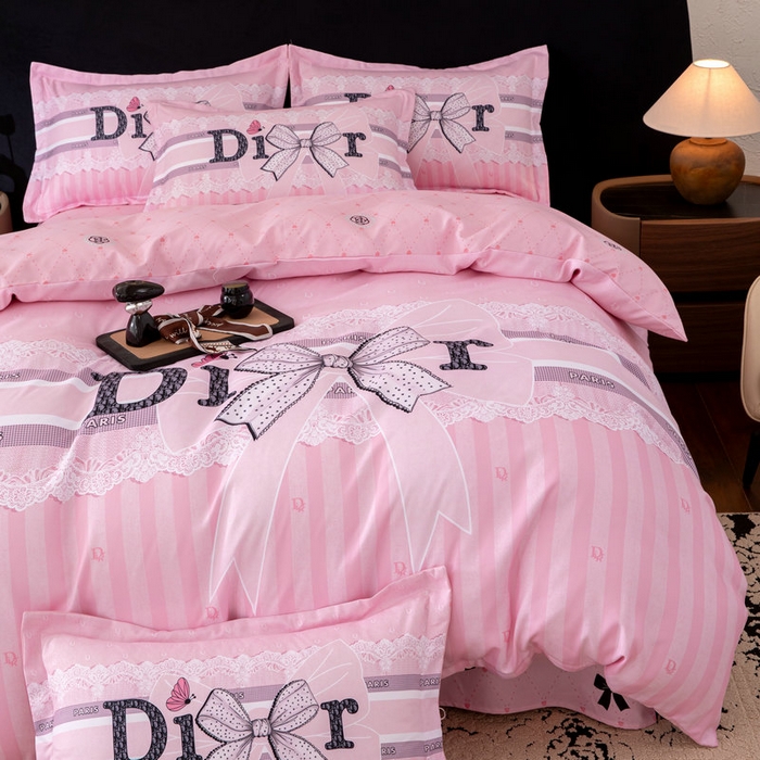 91家纺网 家纺一手货源 找家纺 宝薇 2026新款潮牌轻奢风加厚斜纹磨毛大版四件套 迪小姐