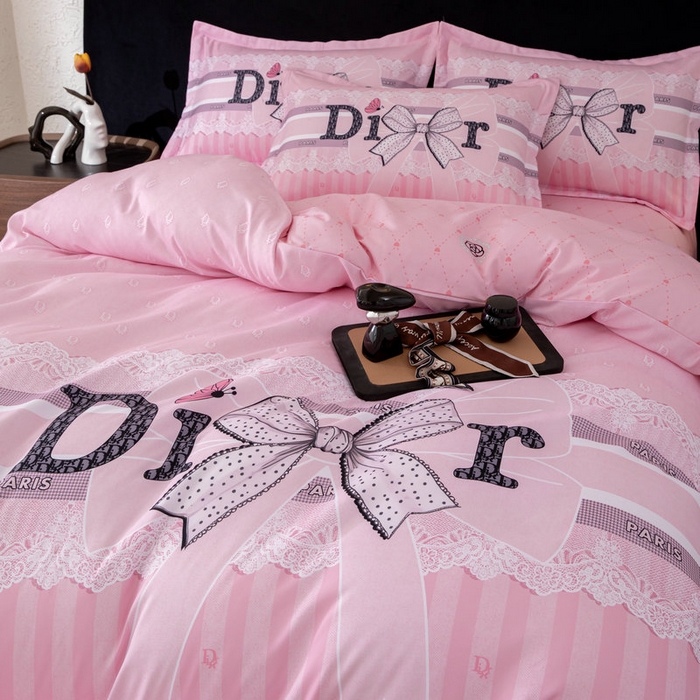 91家纺网 家纺一手货源 找家纺 宝薇 2026新款潮牌轻奢风加厚斜纹磨毛大版四件套 迪小姐