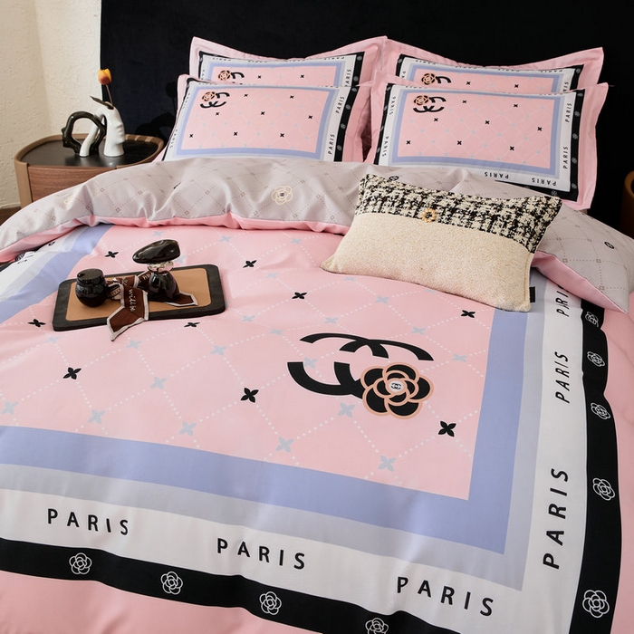 91家纺网 家纺一手货源 找家纺 宝薇 2026新款潮牌轻奢风加厚斜纹磨毛大版四件套 浪漫香氛