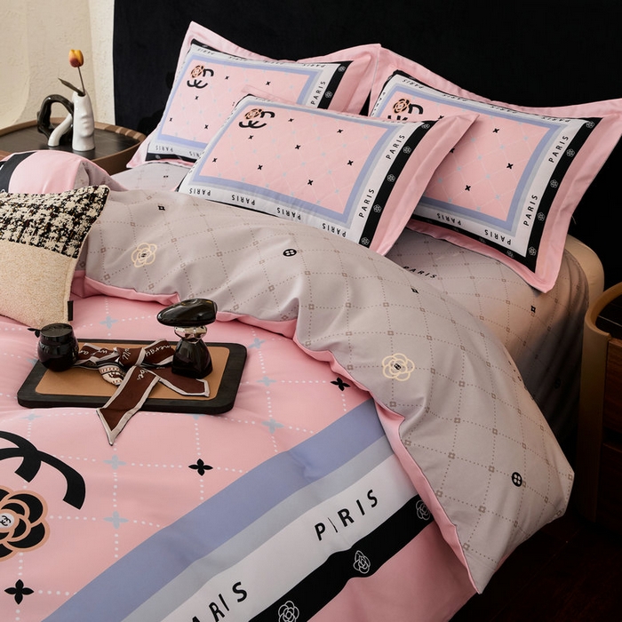 91家纺网 家纺一手货源 找家纺 宝薇 2026新款潮牌轻奢风加厚斜纹磨毛大版四件套 浪漫香氛