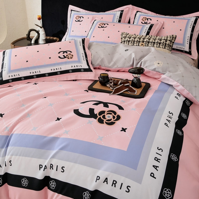 91家纺网 家纺一手货源 找家纺 宝薇 2026新款潮牌轻奢风加厚斜纹磨毛大版四件套 浪漫香氛