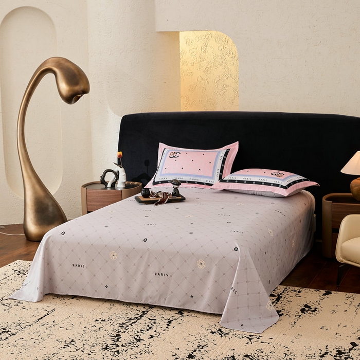 91家纺网 家纺一手货源 找家纺 宝薇 2026新款潮牌轻奢风加厚斜纹磨毛大版四件套 浪漫香氛