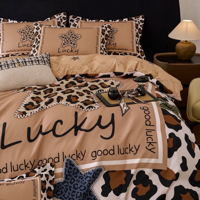 91家纺网 家纺一手货源 找家纺 宝薇 2026新款潮牌轻奢风加厚斜纹磨毛大版四件套 幸运豹纹