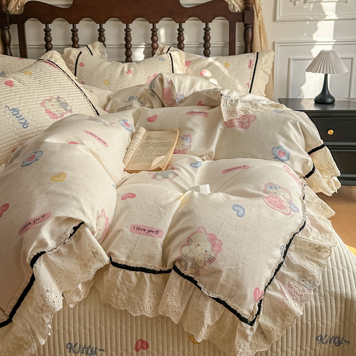 91家纺网 家纺一手货源 找家纺 美梦家纺 2026春夏新款全棉花边全棉床盖四件套系列 凯蒂乐园