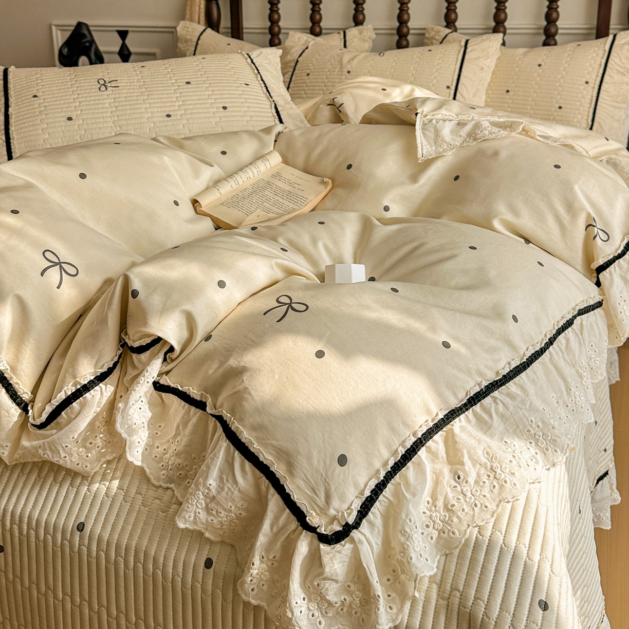 91家纺网 家纺一手货源 找家纺 美梦家纺 2026春夏新款全棉花边全棉床盖四件套系列 波点蝴蝶结·咖