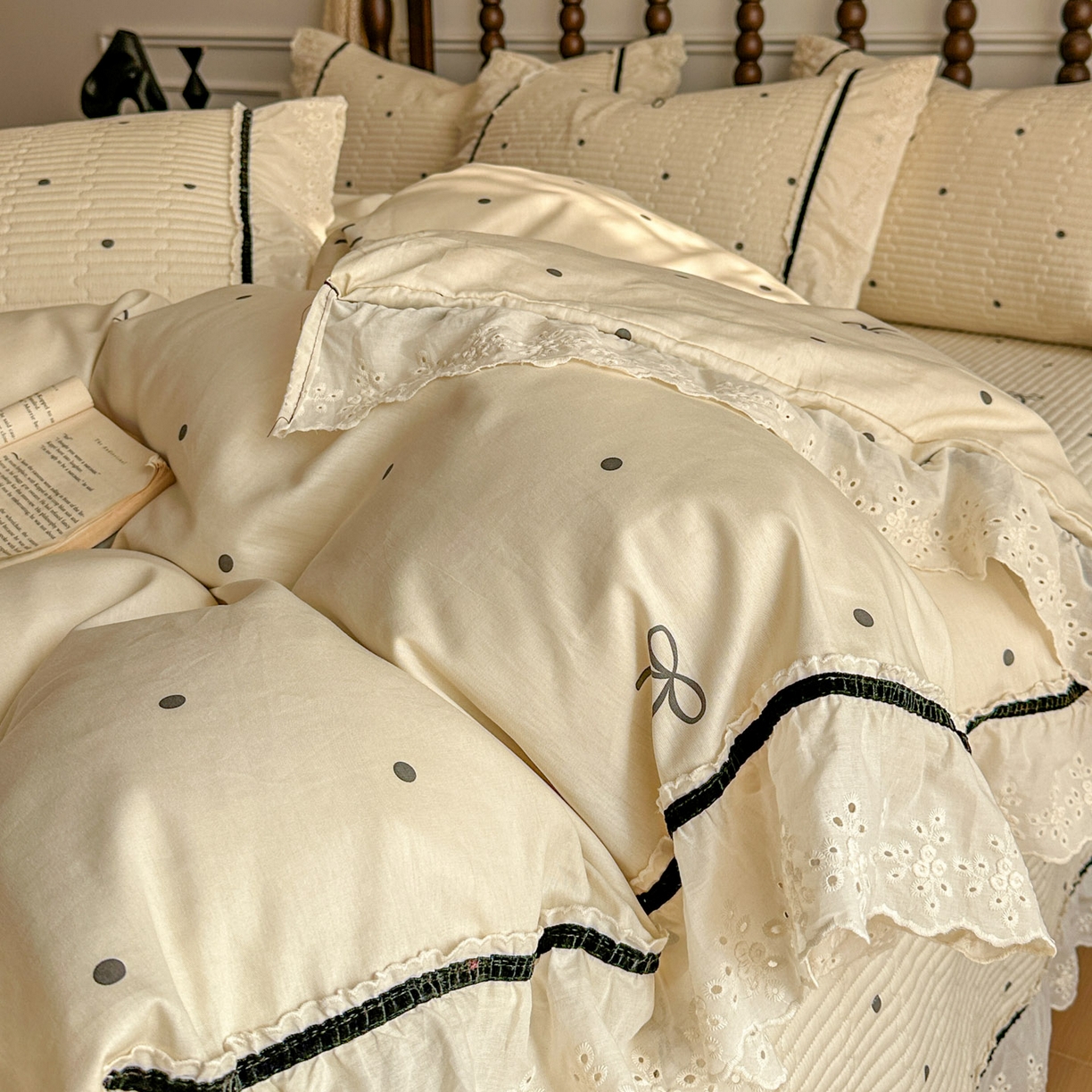 91家纺网 家纺一手货源 找家纺 美梦家纺 2026春夏新款全棉花边全棉床盖四件套系列 波点蝴蝶结·咖