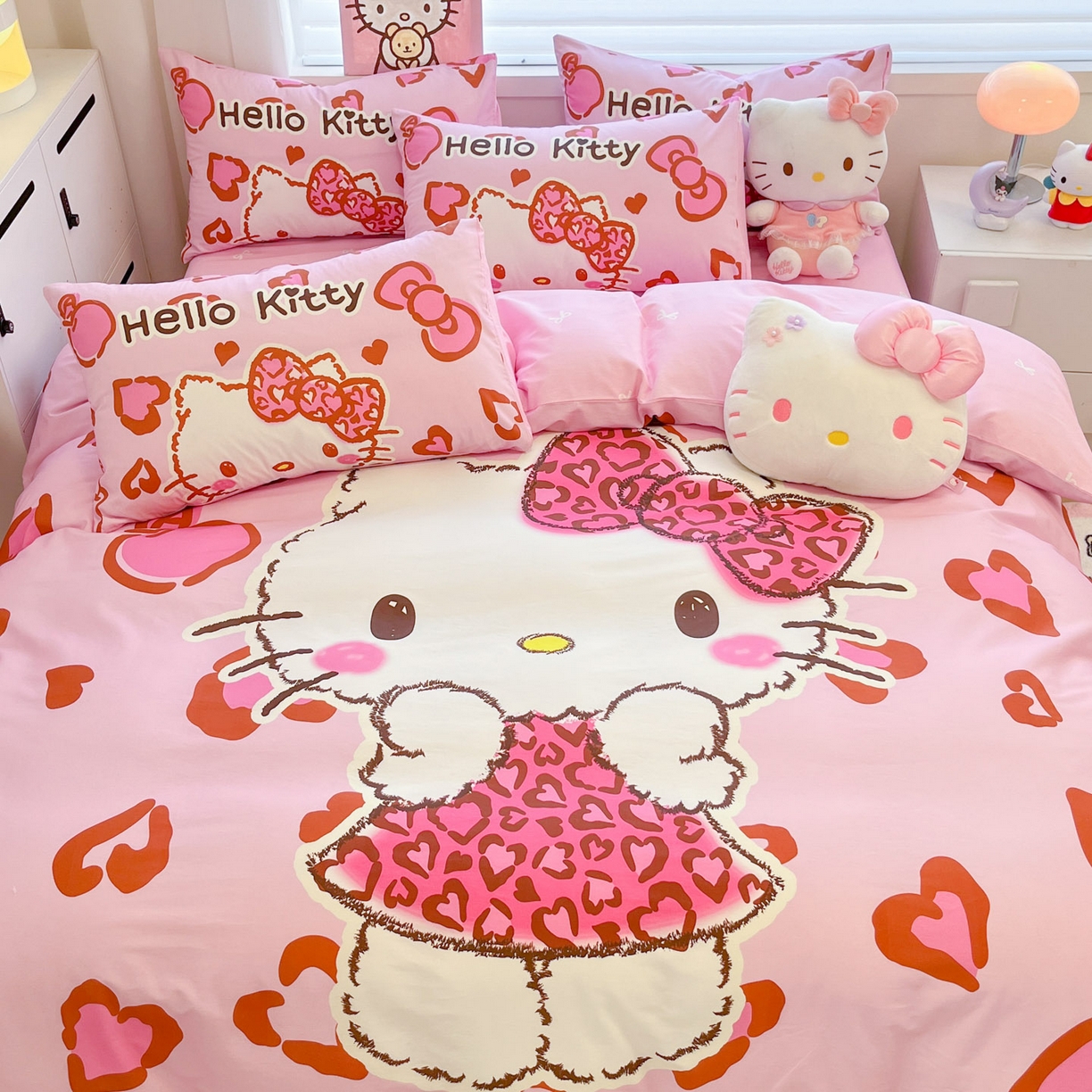 91家纺网 家纺一手货源 找家纺 暮思家居 2026新款正版授权三丽鸥大版全棉纯棉数码印花纯棉四件套系列-第二批(专版花型) 大版-豹纹凯蒂猫