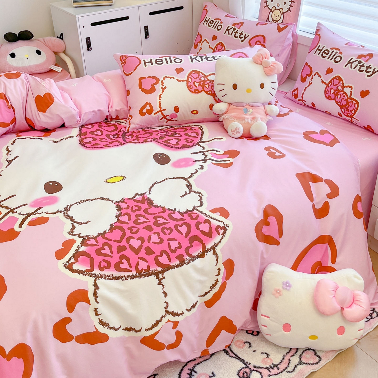 91家纺网 家纺一手货源 找家纺 暮思家居 2026新款正版授权三丽鸥大版全棉纯棉数码印花纯棉四件套系列-第二批(专版花型) 大版-豹纹凯蒂猫