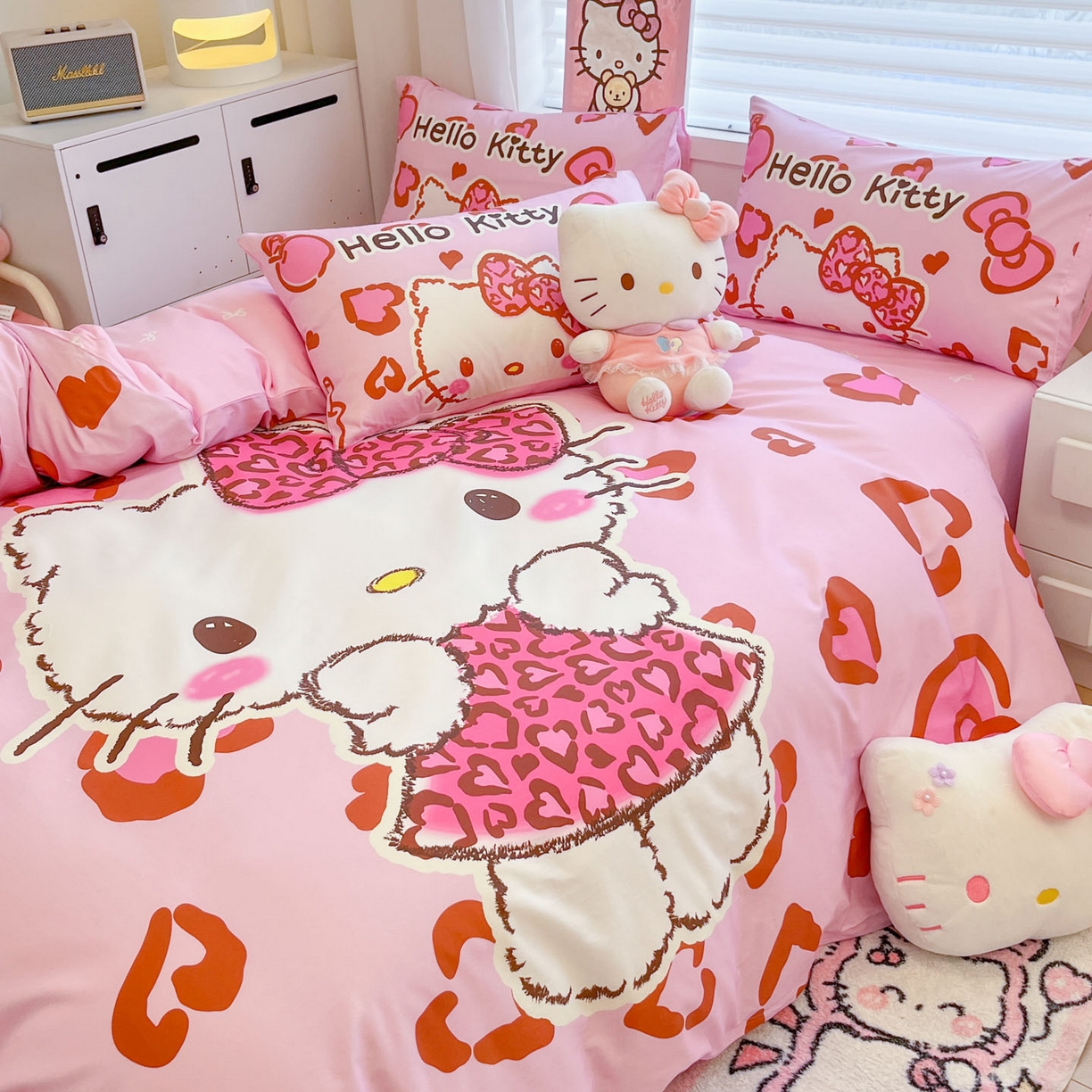 91家纺网 家纺一手货源 找家纺 暮思家居 2026新款正版授权三丽鸥大版全棉纯棉数码印花纯棉四件套系列-第二批(专版花型) 大版-豹纹凯蒂猫