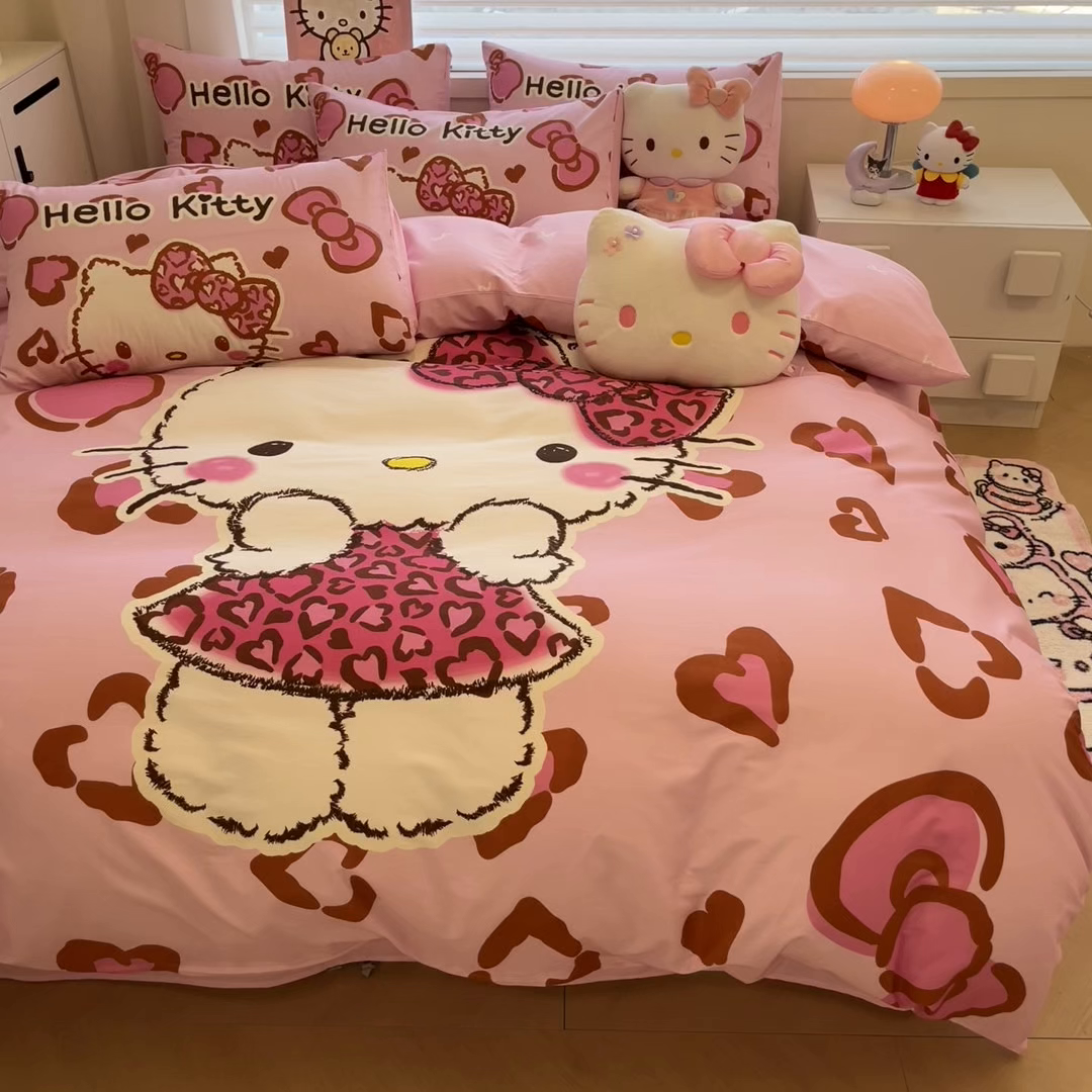 91家纺网 家纺一手货源 找家纺 暮思家居 2026新款正版授权三丽鸥大版全棉纯棉数码印花纯棉四件套系列-第二批(专版花型) 大版-豹纹凯蒂猫