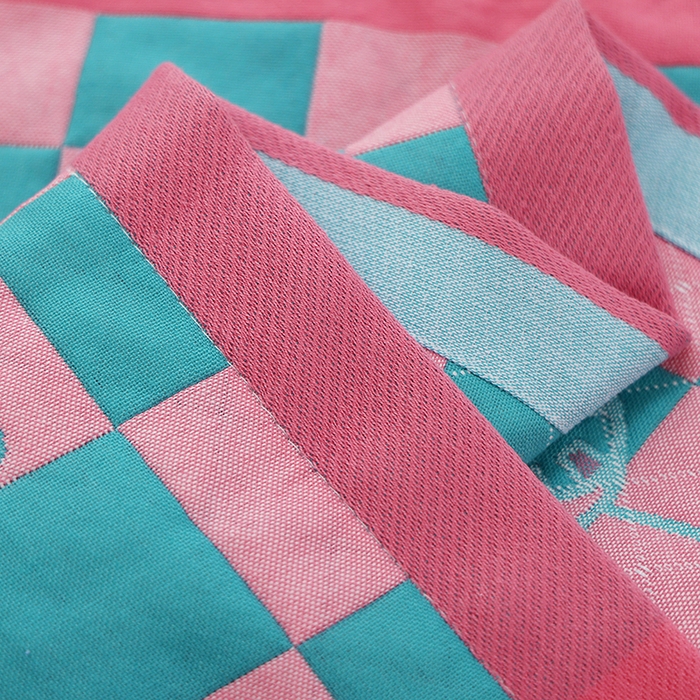 91家纺网 家纺一手货源 找家纺 朴尔家纺-毛巾被 2026新款全棉色织提花宽边定位四层纱布枕巾 格子熊-粉