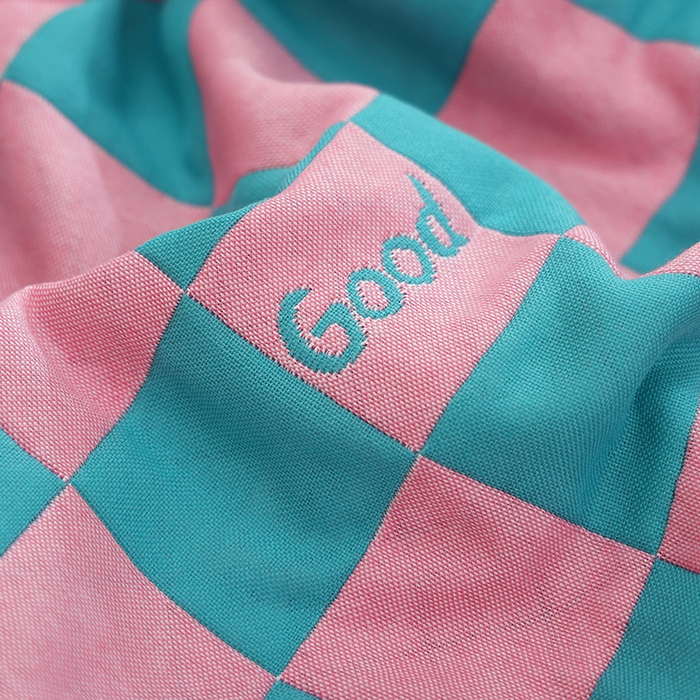 91家纺网 家纺一手货源 找家纺 朴尔家纺-毛巾被 2026新款全棉色织提花宽边定位四层纱布枕巾 格子熊-粉