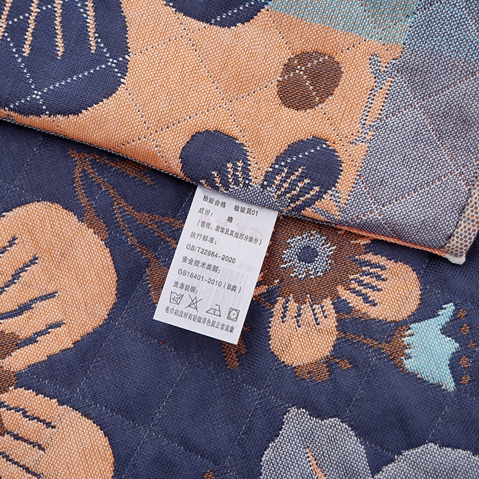 91家纺网 家纺一手货源 找家纺 朴尔家纺-毛巾被 2026新款全棉色织提花宽边定位四层纱布枕巾 梅花朵朵-藏青