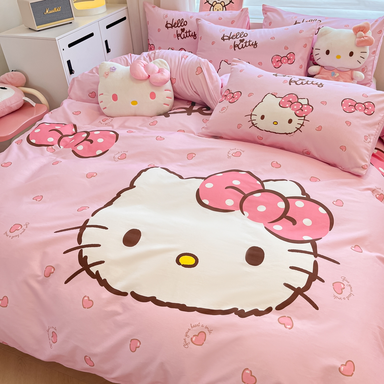 91家纺网 家纺一手货源 找家纺 暮思家居 2026新款正版授权三丽鸥大版全棉纯棉数码印花纯棉四件套系列-第二批(专版花型) 大版-蝴蝶结KT