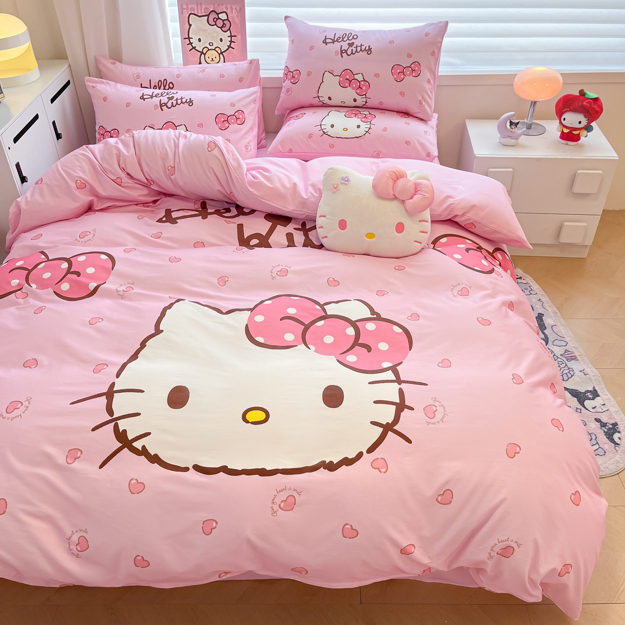 91家纺网 家纺一手货源 找家纺 暮思家居 2026新款正版授权三丽鸥大版全棉纯棉数码印花纯棉四件套系列-第二批(专版花型) 大版-蝴蝶结KT