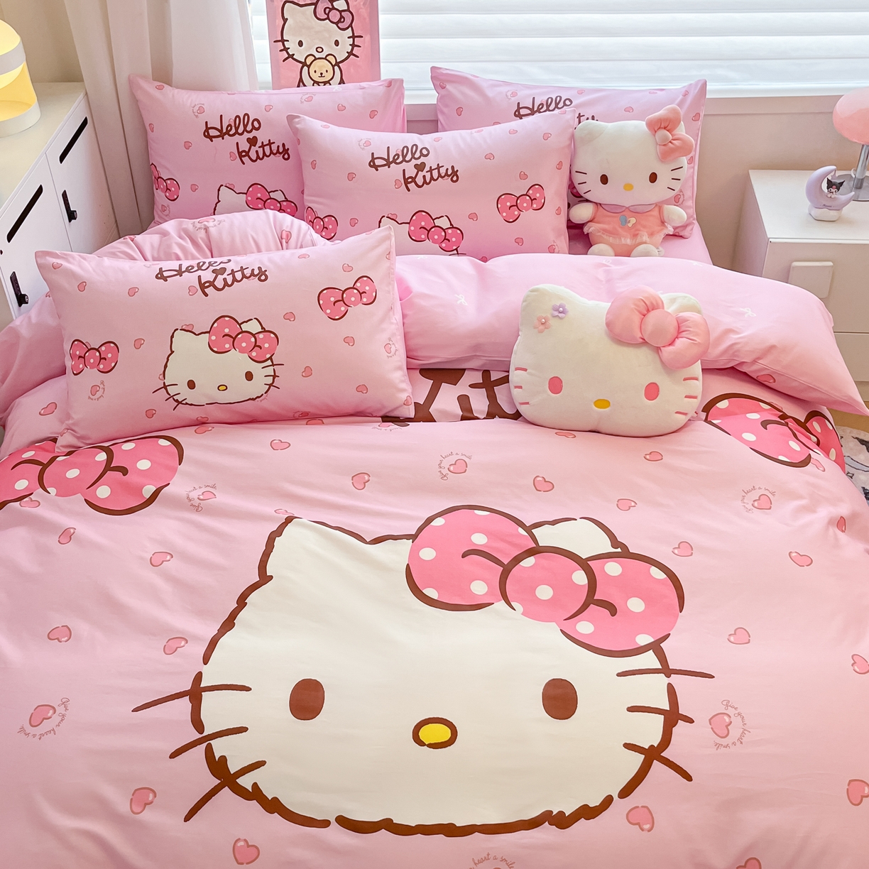 91家纺网 家纺一手货源 找家纺 暮思家居 2026新款正版授权三丽鸥大版全棉纯棉数码印花纯棉四件套系列-第二批(专版花型) 大版-蝴蝶结KT