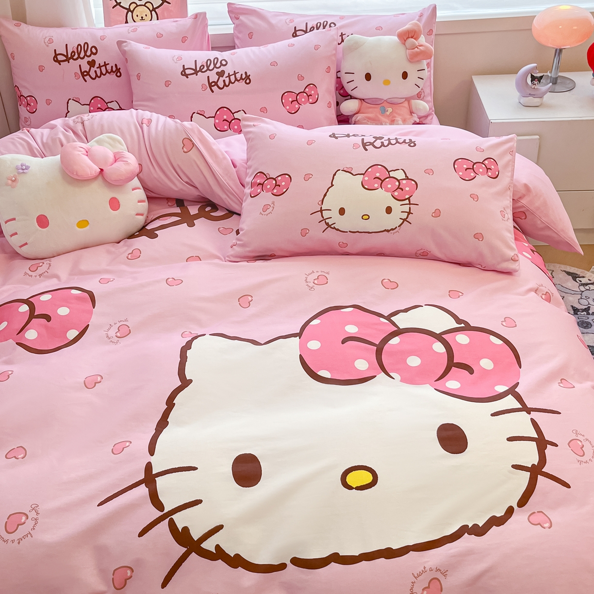 91家纺网 家纺一手货源 找家纺 暮思家居 2026新款正版授权三丽鸥大版全棉纯棉数码印花纯棉四件套系列-第二批(专版花型) 大版-蝴蝶结KT