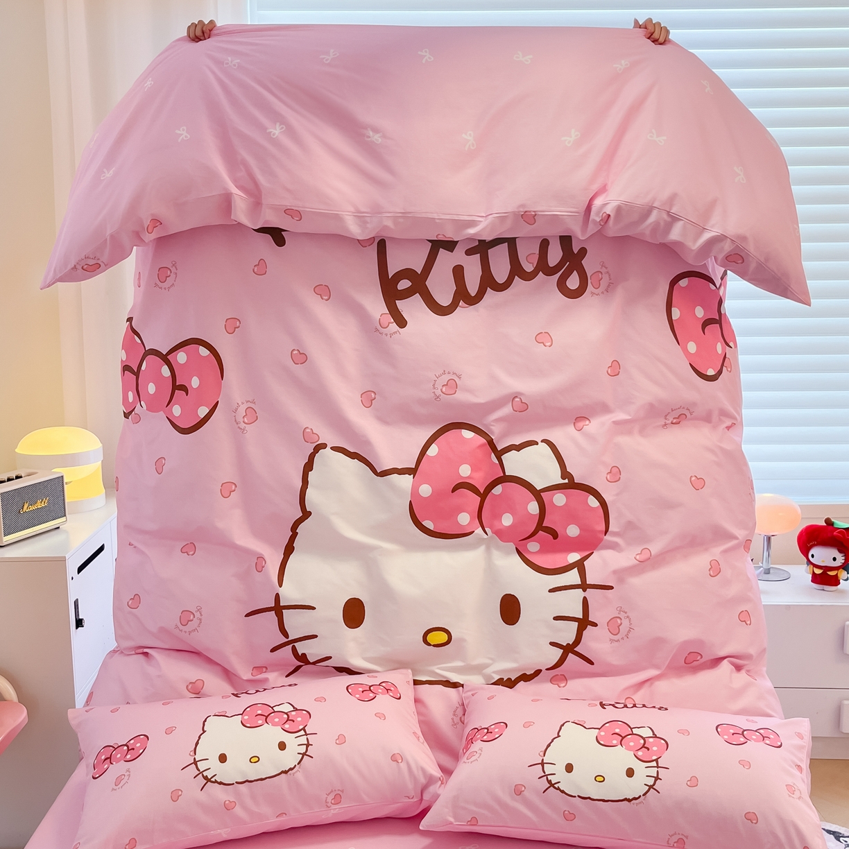 91家纺网 家纺一手货源 找家纺 暮思家居 2026新款正版授权三丽鸥大版全棉纯棉数码印花纯棉四件套系列-第二批(专版花型) 大版-蝴蝶结KT