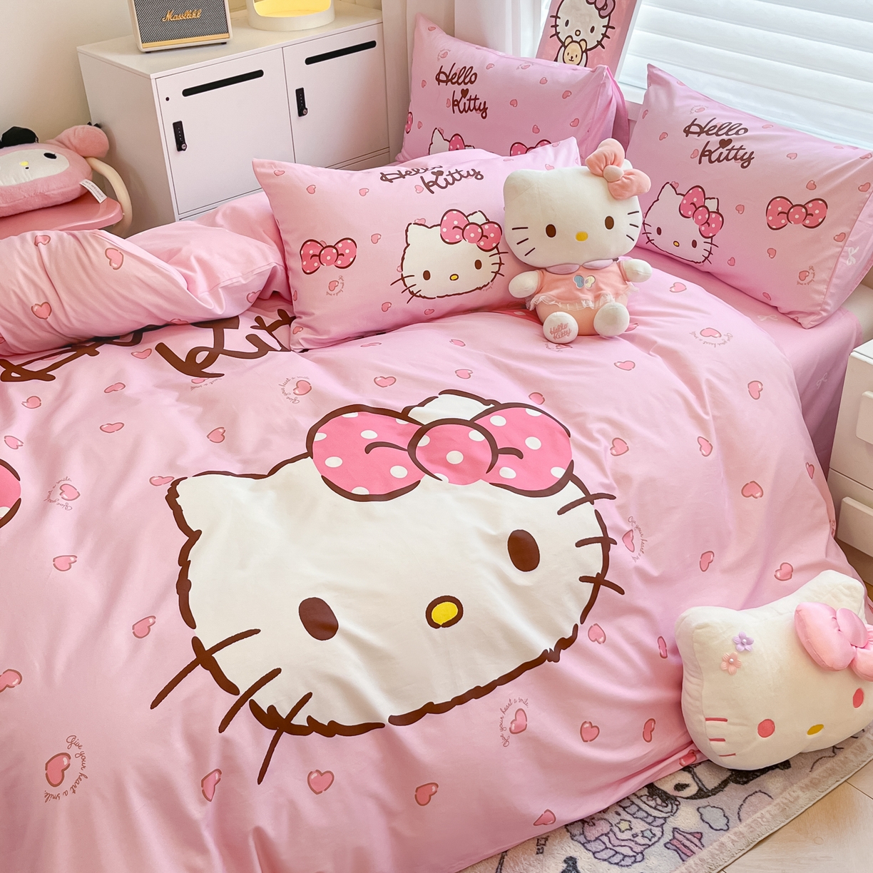 91家纺网 家纺一手货源 找家纺 暮思家居 2026新款正版授权三丽鸥大版全棉纯棉数码印花纯棉四件套系列-第二批(专版花型) 大版-蝴蝶结KT