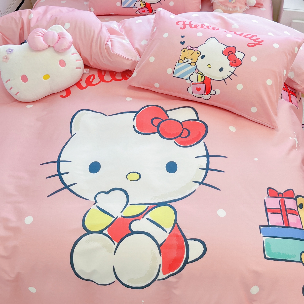 91家纺网 家纺一手货源 找家纺 暮思家居 2026新款正版授权三丽鸥大版全棉纯棉数码印花纯棉四件套系列-第二批(专版花型) 大版-礼物KT