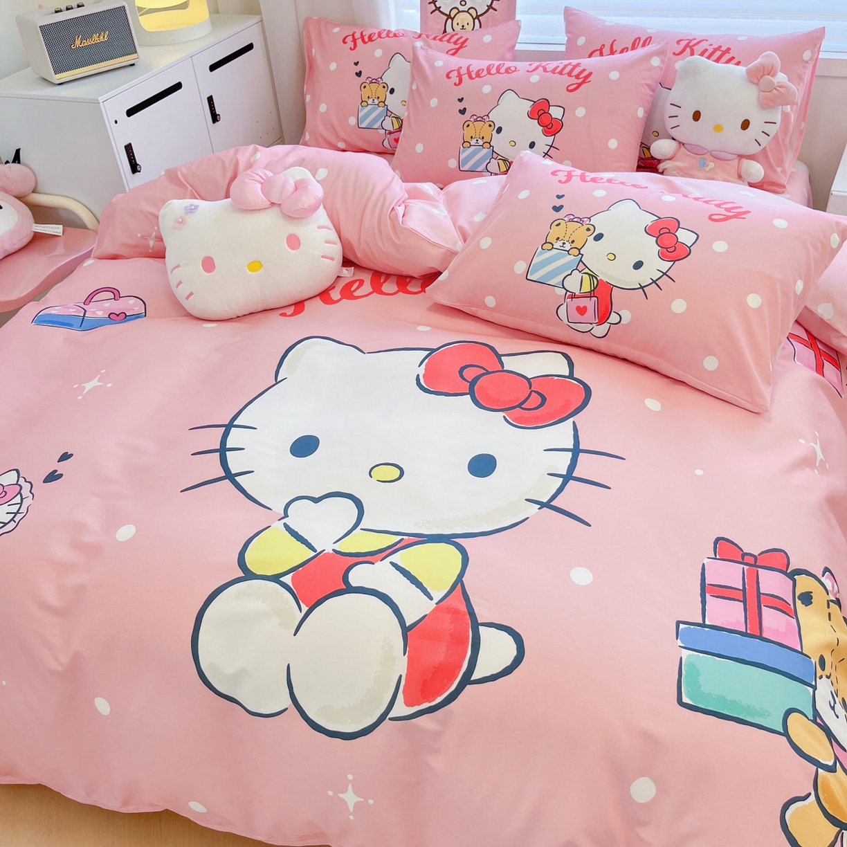 91家纺网 家纺一手货源 找家纺 暮思家居 2026新款正版授权三丽鸥大版全棉纯棉数码印花纯棉四件套系列-第二批(专版花型) 大版-礼物KT