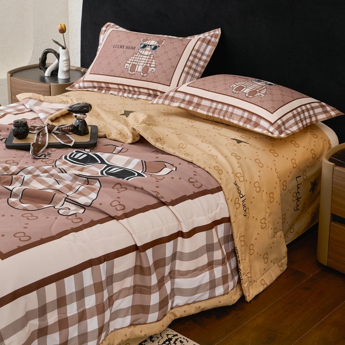 91家纺网 家纺一手货源 找家纺 宝薇 2026新款潮牌轻奢风大版夏被夏凉被空调被 宝丽熊