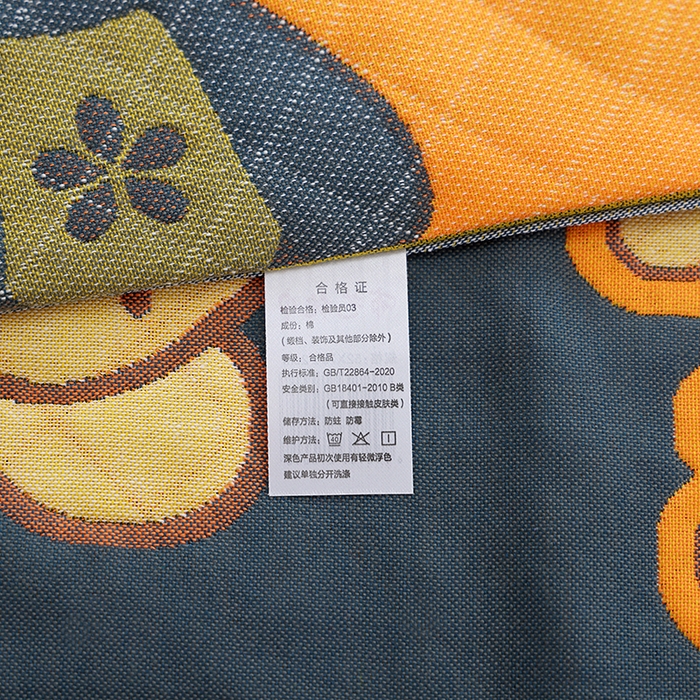 91家纺网 家纺一手货源 找家纺 朴尔家纺-毛巾被 2026新款色织定位提花纯棉四层纱布枕巾 百变熊仔-藏青