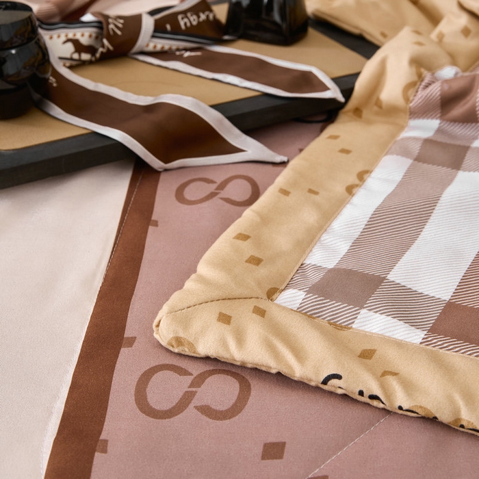 91家纺网 家纺一手货源 找家纺 宝薇 2026新款潮牌轻奢风大版夏被夏凉被空调被 宝丽熊