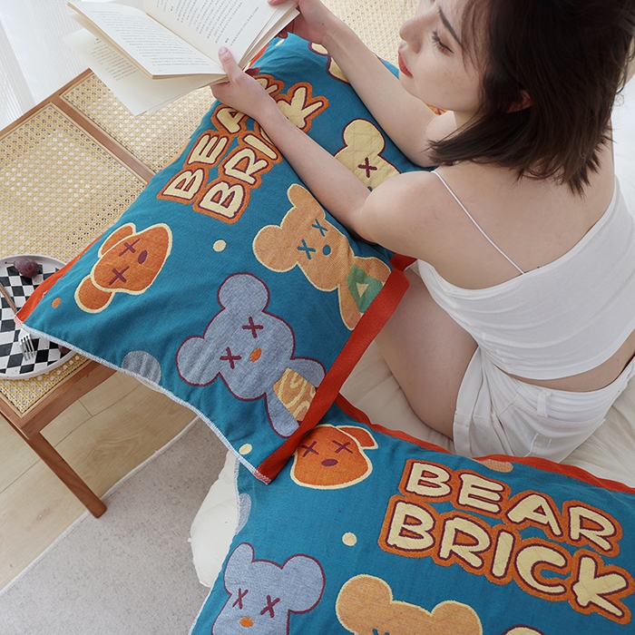 91家纺网 家纺一手货源 找家纺 朴尔家纺-毛巾被 2026新款色织定位提花纯棉四层纱布枕巾 百变熊仔-蓝