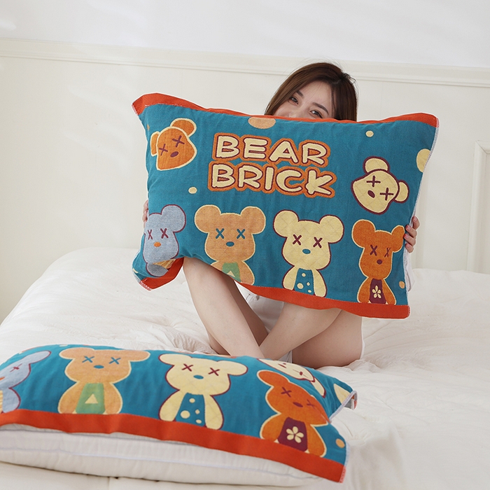 91家纺网 家纺一手货源 找家纺 朴尔家纺-毛巾被 2026新款色织定位提花纯棉四层纱布枕巾 百变熊仔-蓝