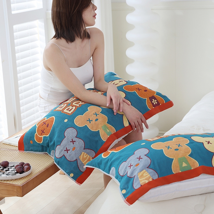 91家纺网 家纺一手货源 找家纺 朴尔家纺-毛巾被 2026新款色织定位提花纯棉四层纱布枕巾 百变熊仔-蓝