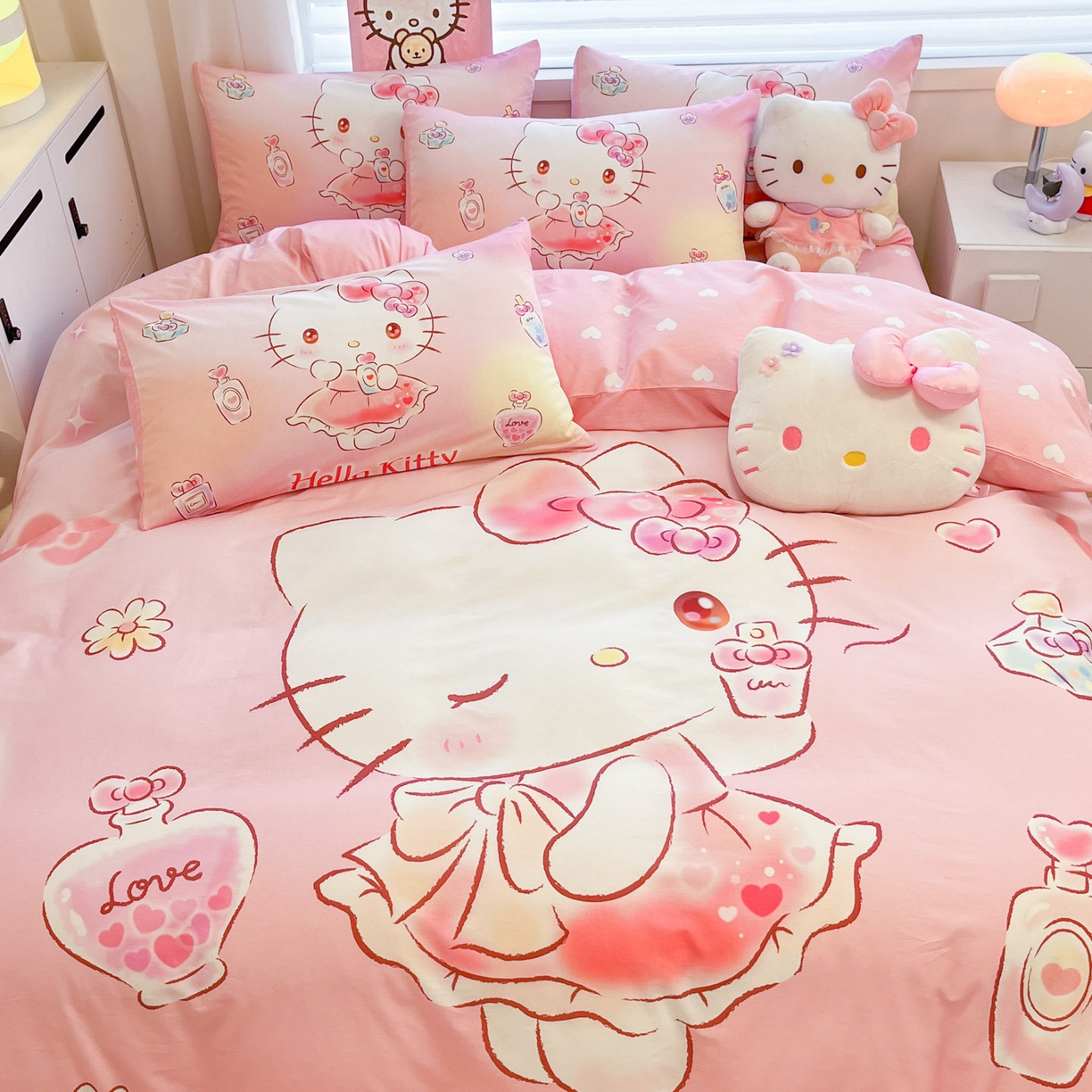 91家纺网 家纺一手货源 找家纺 暮思家居 2026新款正版授权三丽鸥大版全棉纯棉数码印花纯棉四件套系列-第二批(专版花型) 大版-香水KT