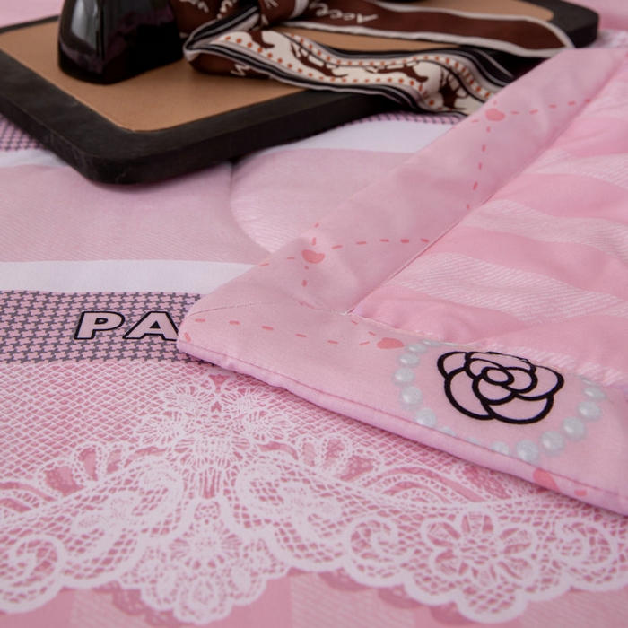 91家纺网 家纺一手货源 找家纺 宝薇 2026新款潮牌轻奢风大版夏被夏凉被空调被 迪小姐