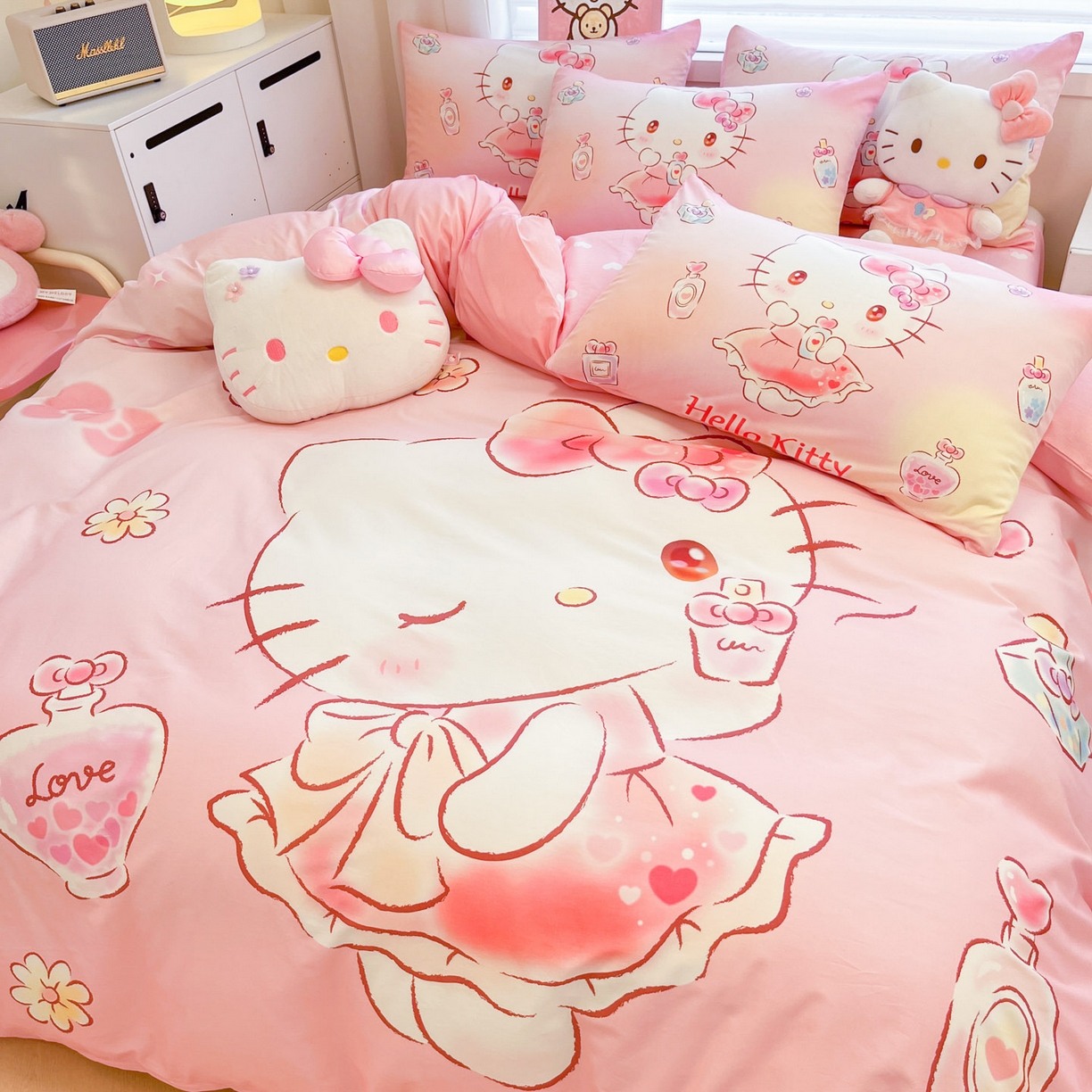 91家纺网 家纺一手货源 找家纺 暮思家居 2026新款正版授权三丽鸥大版全棉纯棉数码印花纯棉四件套系列-第二批(专版花型) 大版-香水KT