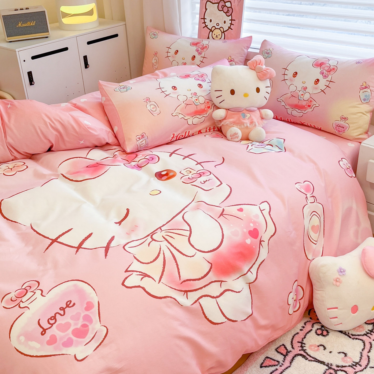 91家纺网 家纺一手货源 找家纺 暮思家居 2026新款正版授权三丽鸥大版全棉纯棉数码印花纯棉四件套系列-第二批(专版花型) 大版-香水KT