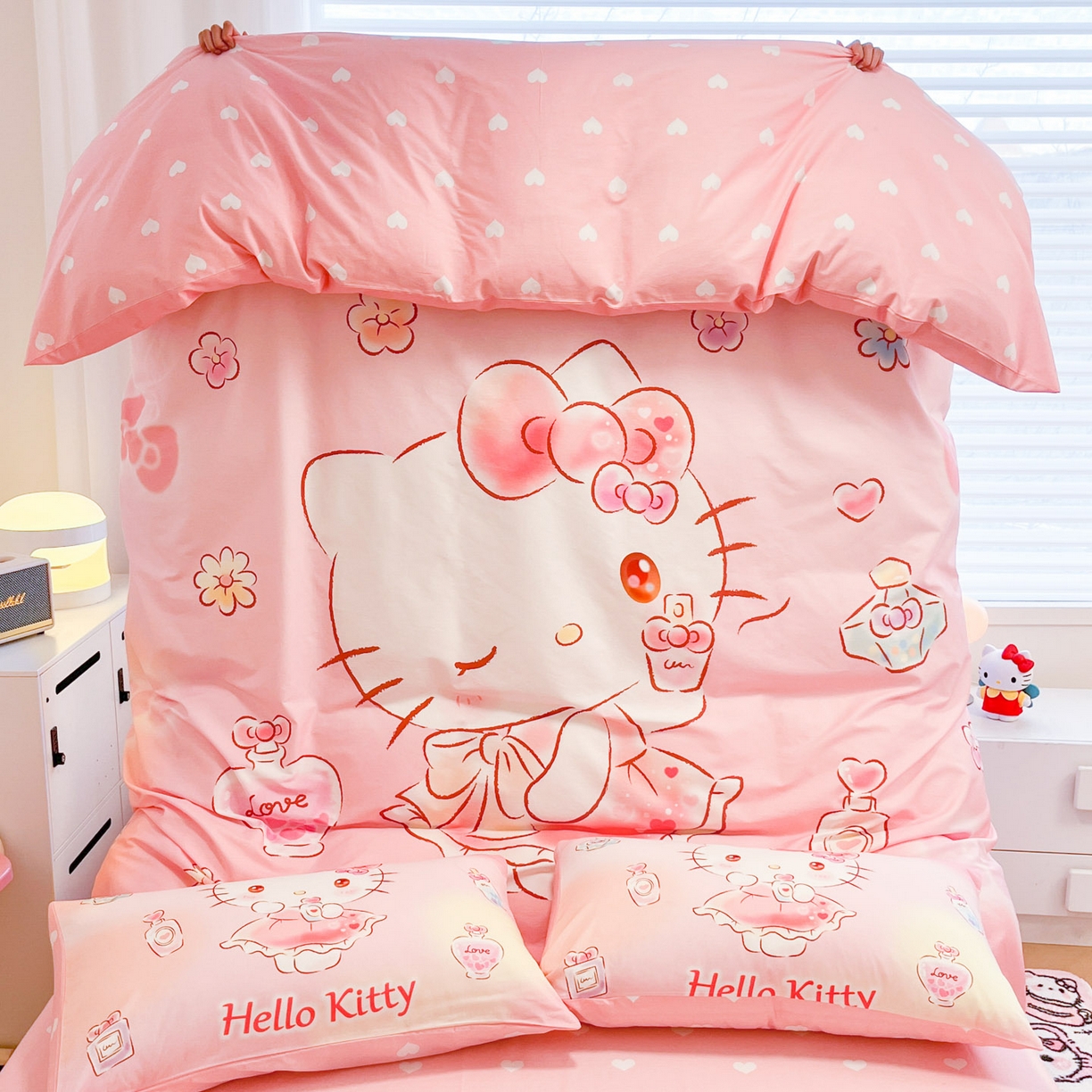 91家纺网 家纺一手货源 找家纺 暮思家居 2026新款正版授权三丽鸥大版全棉纯棉数码印花纯棉四件套系列-第二批(专版花型) 大版-香水KT