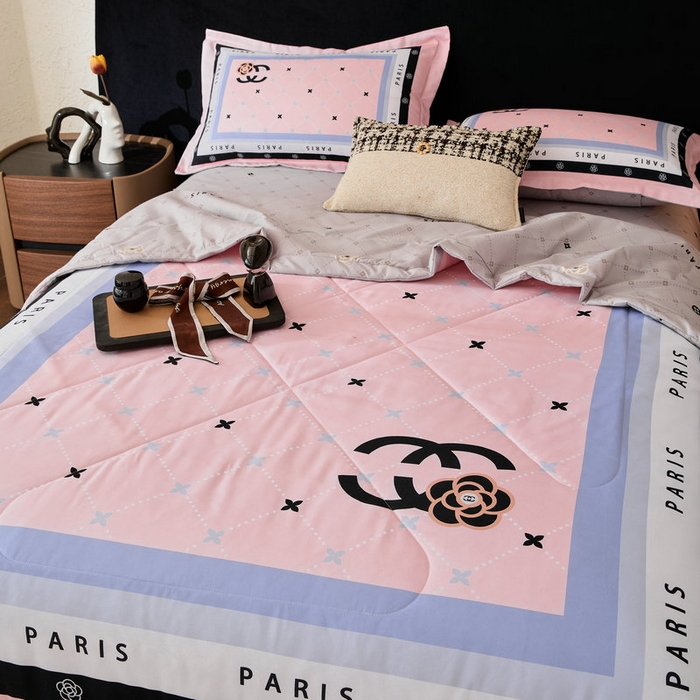 91家纺网 家纺一手货源 找家纺 宝薇 2026新款潮牌轻奢风大版夏被夏凉被空调被 浪漫香氛