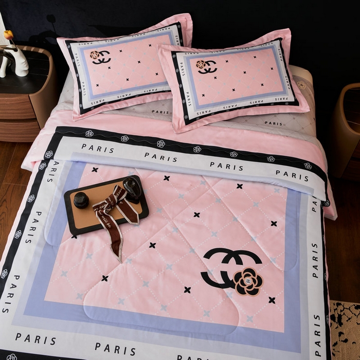 91家纺网 家纺一手货源 找家纺 宝薇 2026新款潮牌轻奢风大版夏被夏凉被空调被 浪漫香氛