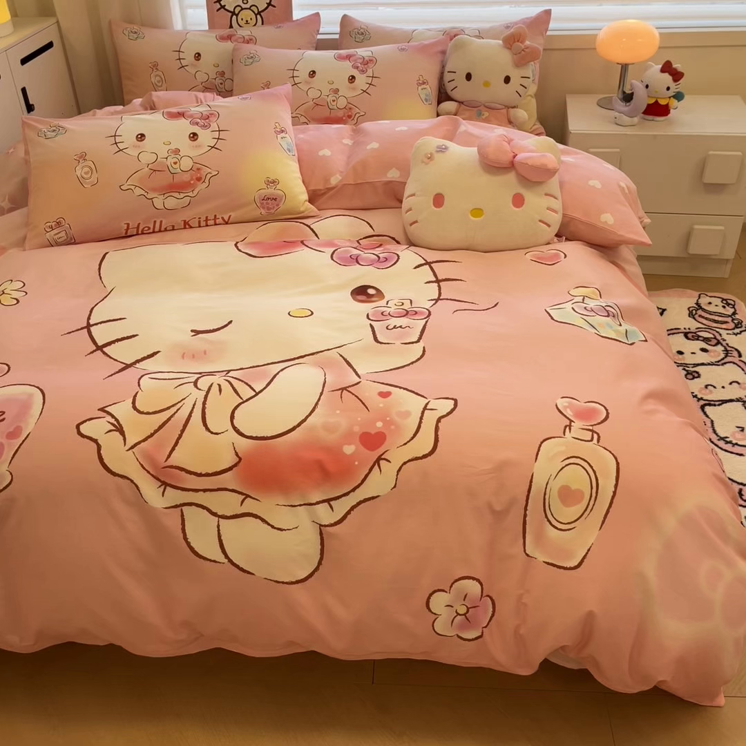 91家纺网 家纺一手货源 找家纺 暮思家居 2026新款正版授权三丽鸥大版全棉纯棉数码印花纯棉四件套系列-第二批(专版花型) 大版-香水KT