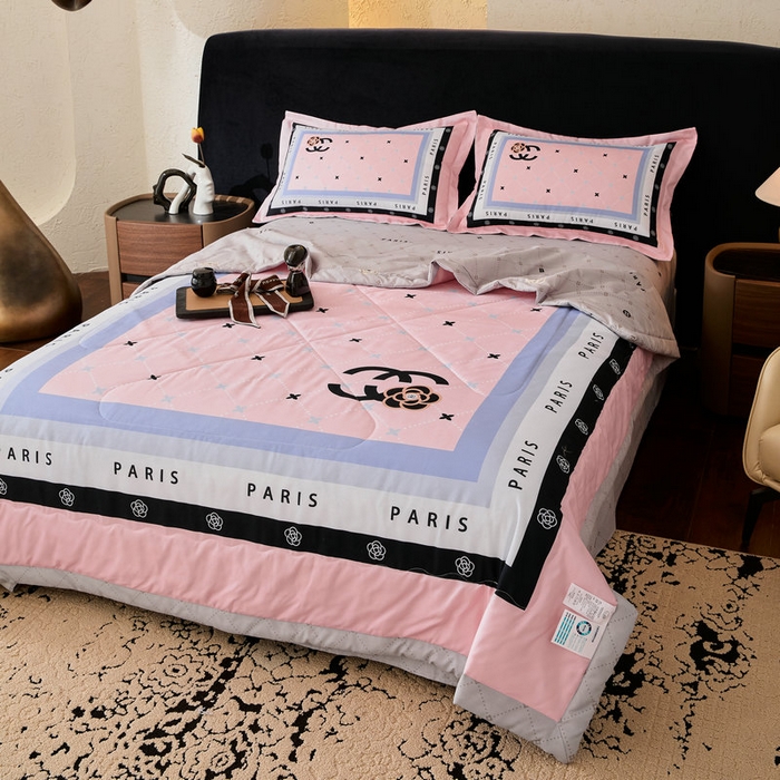 91家纺网 家纺一手货源 找家纺 宝薇 2026新款潮牌轻奢风大版夏被夏凉被空调被 浪漫香氛