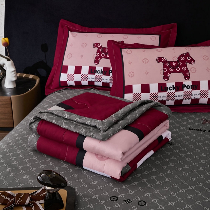 91家纺网 家纺一手货源 找家纺 宝薇 2026新款潮牌轻奢风大版夏被夏凉被空调被 马上好运