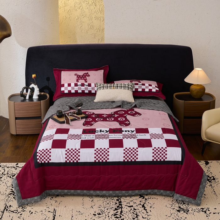 91家纺网 家纺一手货源 找家纺 宝薇 2026新款潮牌轻奢风大版夏被夏凉被空调被 马上好运