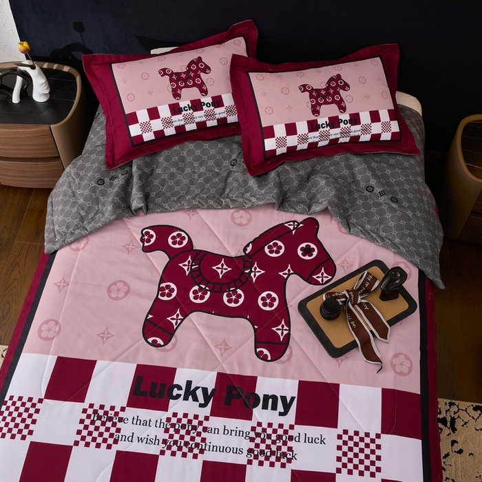 91家纺网 家纺一手货源 找家纺 宝薇 2026新款潮牌轻奢风大版夏被夏凉被空调被 马上好运