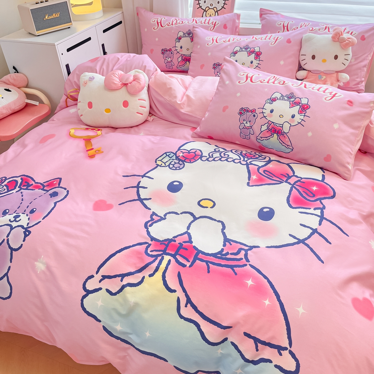 91家纺网 家纺一手货源 找家纺 暮思家居 2026新款正版授权三丽鸥大版全棉纯棉数码印花纯棉四件套系列-第二批(专版花型) 大版-幸福KT猫